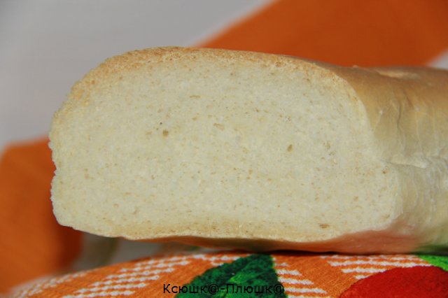 Baguettes de trigo sobre masa madura en el horno