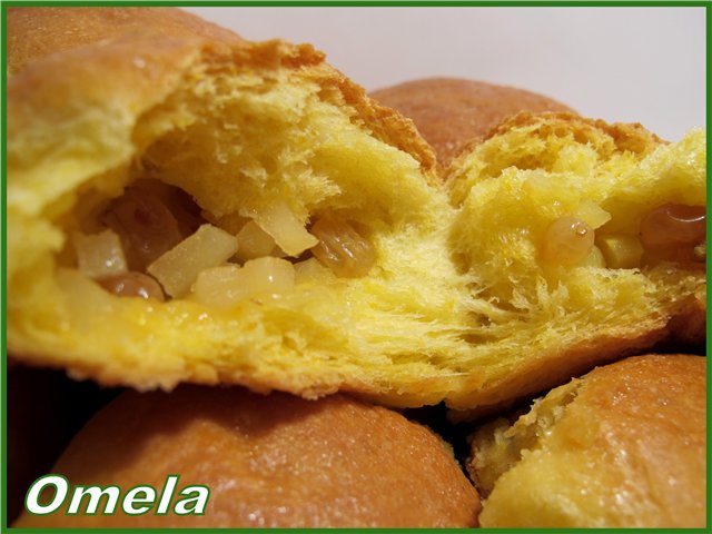 Bollos de calabaza con manzana y pasas en un relleno cremoso