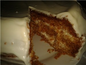 Isang napaka-simpleng honey cake (Aurora multicooker)