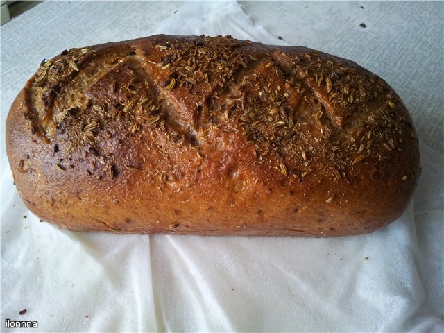 Pan aromático negro a base de masa madre de centeno.