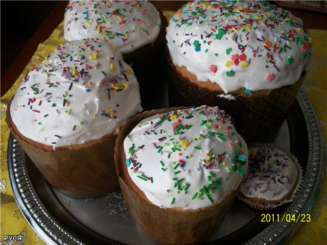 Kulich עם Myasoedovskaya בתנור (כיתת אמן)