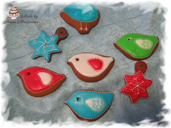 We decorate gingerbread cookies, cookies