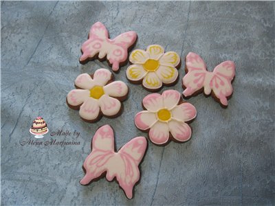 We decorate gingerbread cookies, cookies