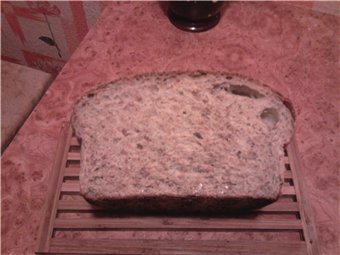 Pane a lievitazione naturale con chicchi di grano disperso (al forno)