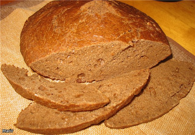 Pan de masa madre en el horno