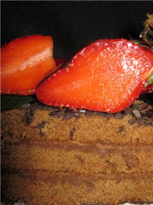 tarta de fresas cubierta de chocolate