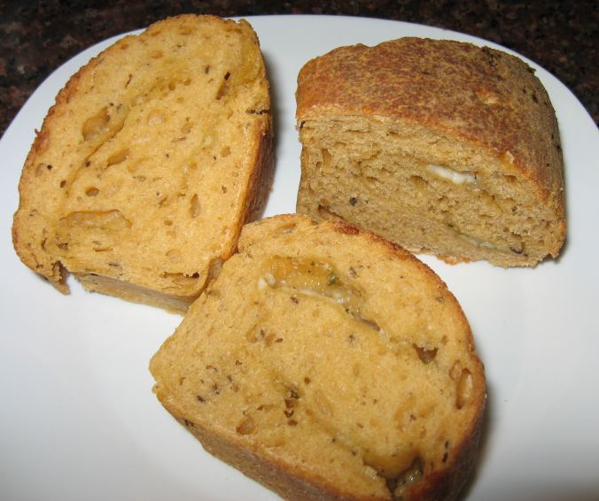 Pane al pomodoro con formaggio kashkaval