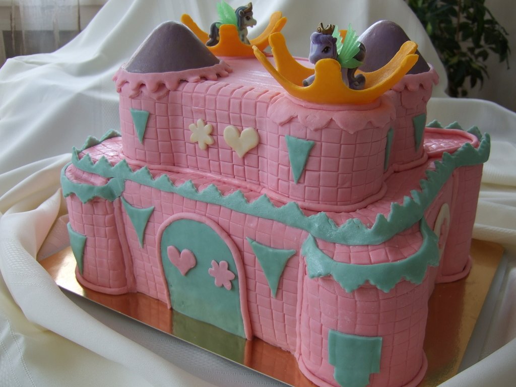 Castles, palaces, houses (cakes)