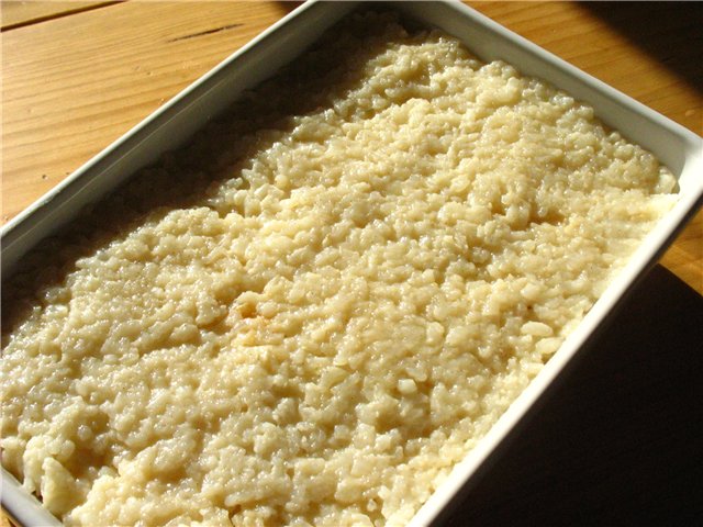 Rice pudding with soy milk with vanilla and prunes.