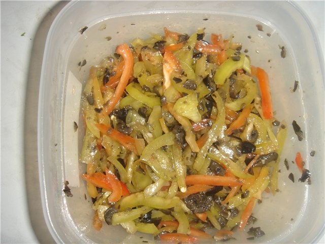 Salad ớt chuông với ô liu