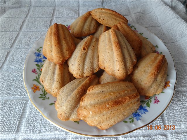 Madeleine con cannella e semi di sesamo