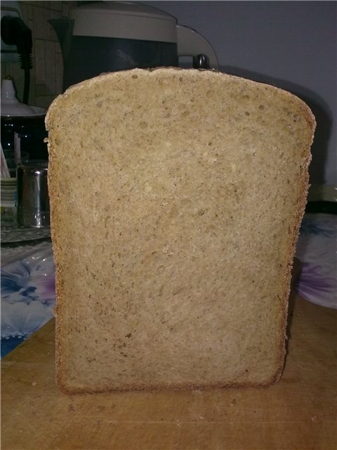 Gevormd tarwe-roggebrood met zuurdesem van kefir van Admin. ( in de oven)