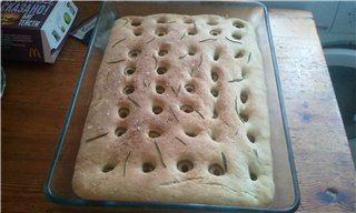 Focaccia al rosmarino e olive