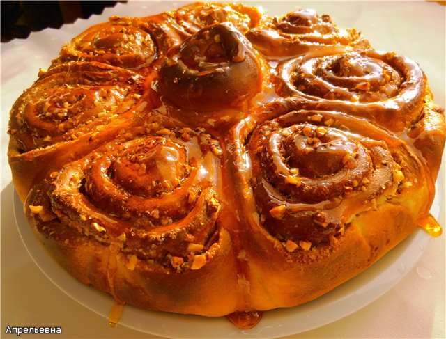 Pastel "Rosas de almendra en caramelo"