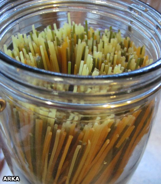 Pasta con pomodori secchi e pesto