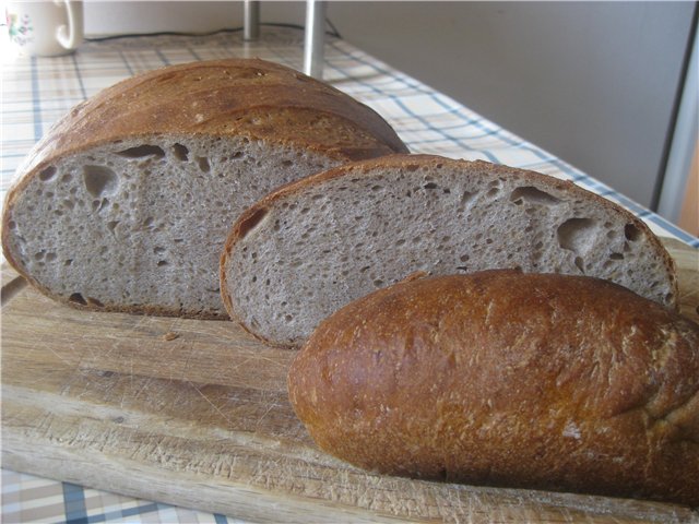 Pane di grano con cachi e yogurt