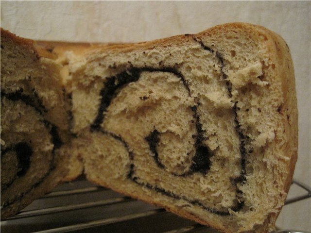 Poppy seed roll with liqueur and cappuccino (Panasonic SR-TMH 18)