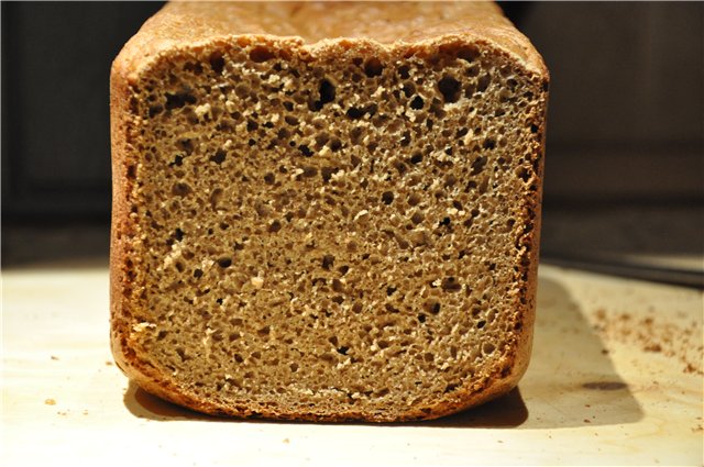 Pan de centeno con requesón y hojuelas de patata (panificadora)