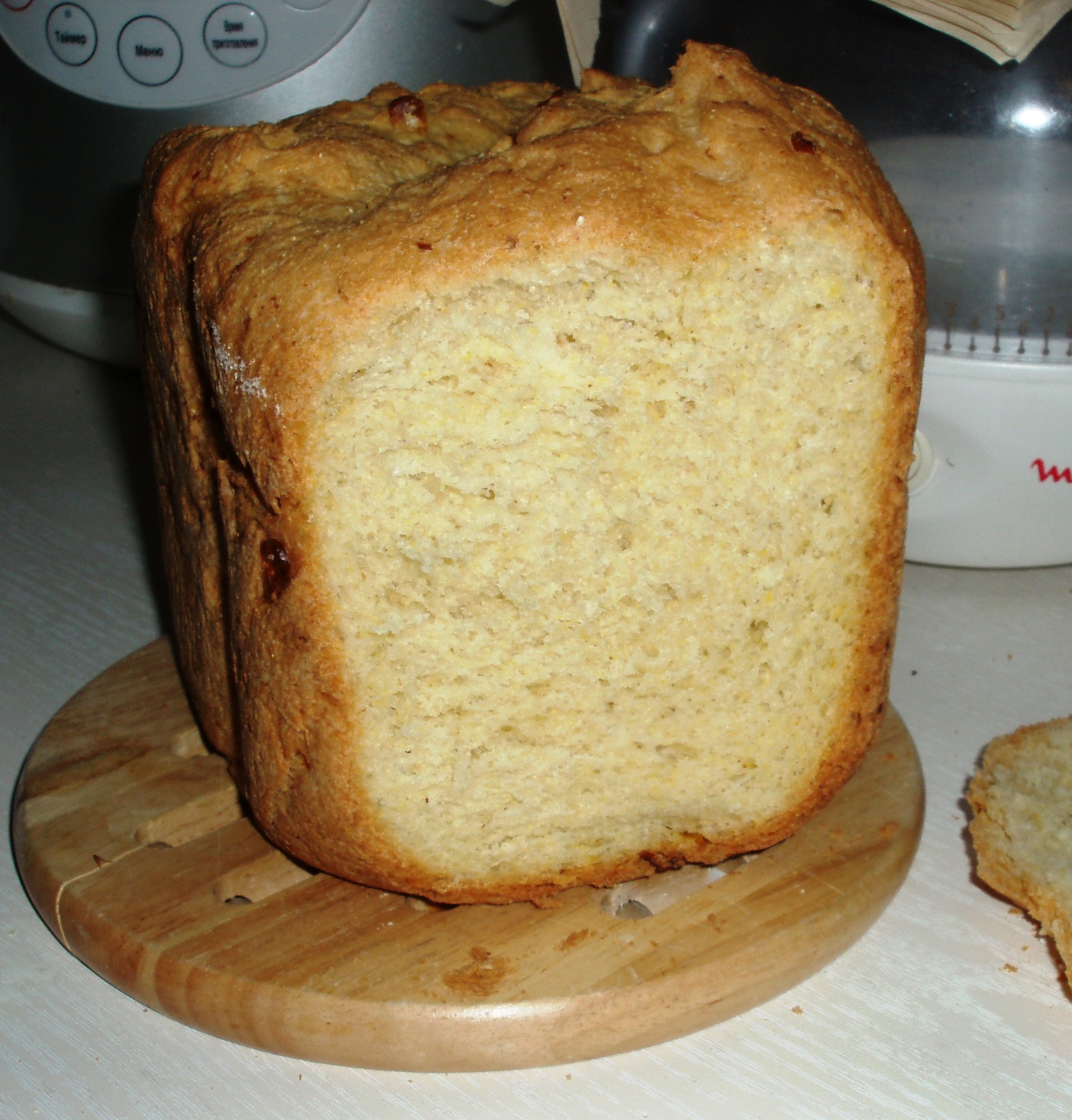 Pan de trigo y maíz con maíz dulce enlatado