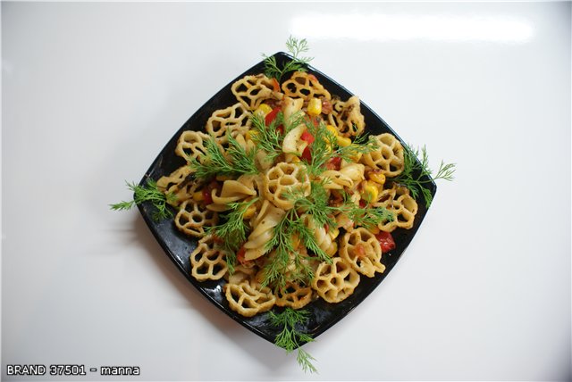 Maccheroni fiori con verdure in un multicooker Marca 37501