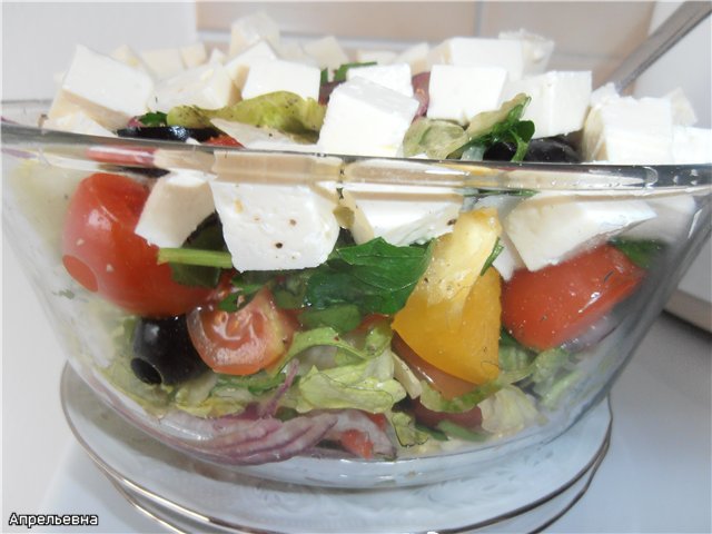 Greek salad ayon kay Homer (Choriatiki Salata)