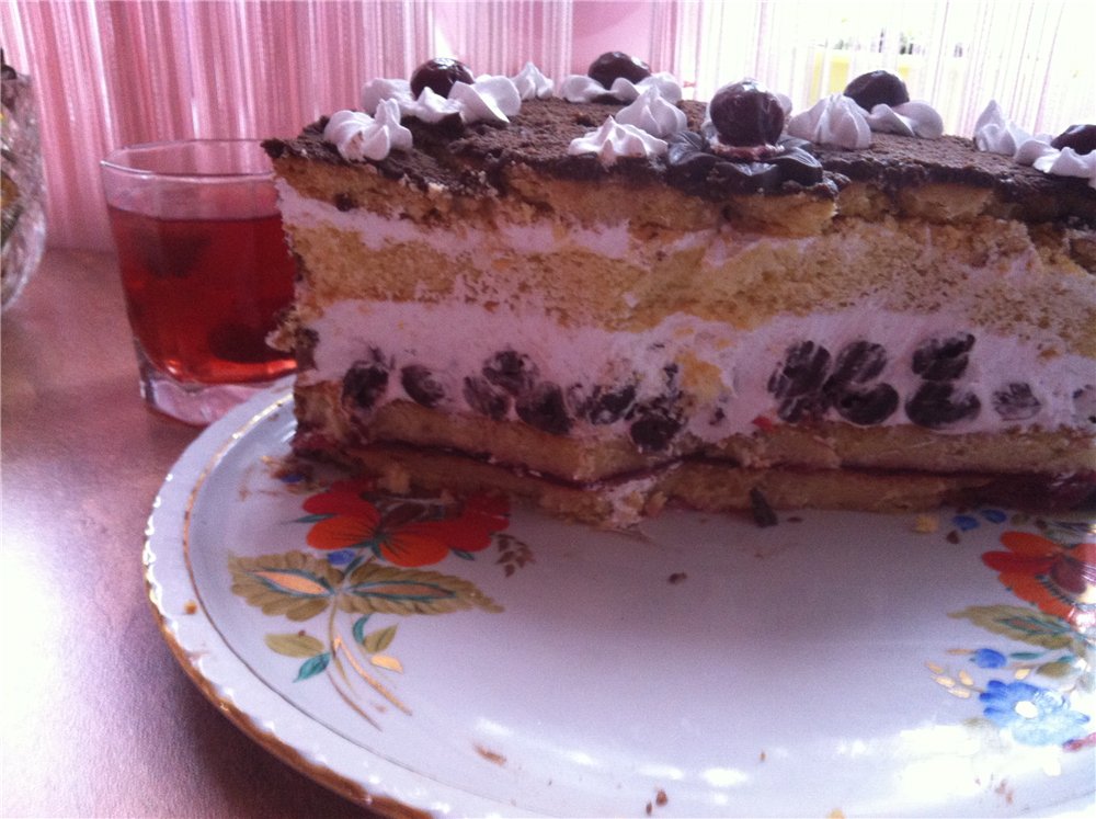 Creamy cherry cake