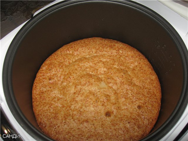 Isang napaka-simpleng honey cake (multicooker Aurora)