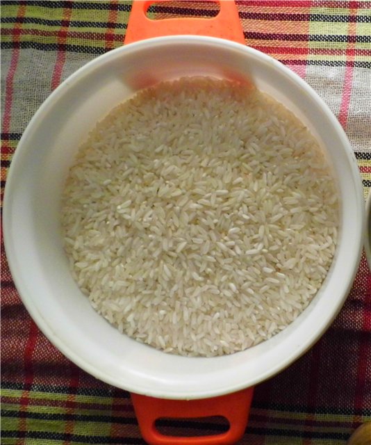 La receta para cocinar pilaf en una olla de cocción lenta Delfa DEB-FC58