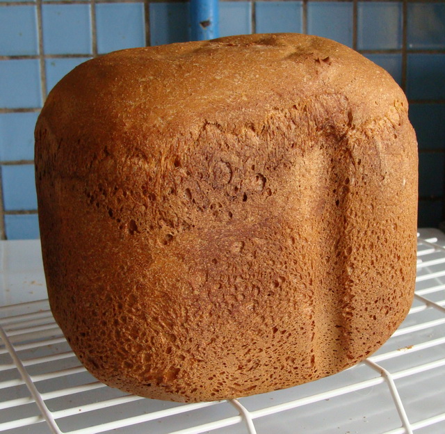 Pan di Spagna alla contadina in una macchina per il pane