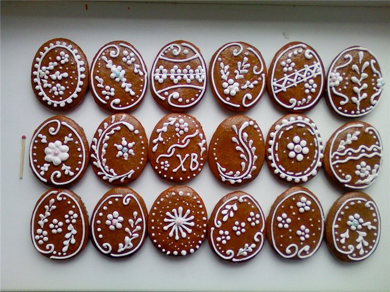 We decorate gingerbread cookies, cookies