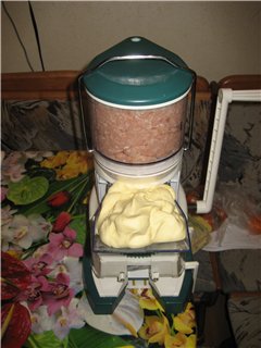 Machine for making dumplings, ravioli