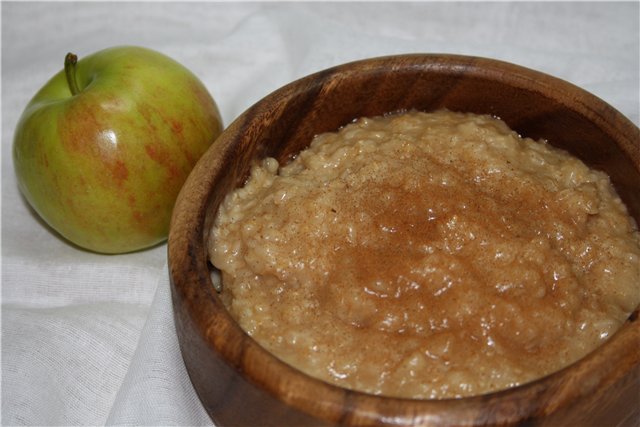 Porridge di farina d'avena con succo di mela (magro) in un multicooker Panasonic