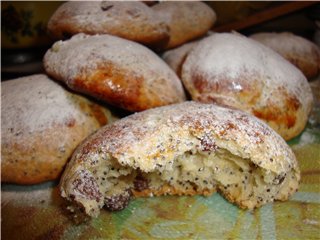 Bollos con semillas de amapola y pasas