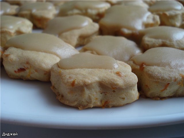 Pumpkin cookies with toffee