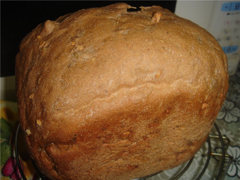 Pane integrale con noci (macchina per il pane)