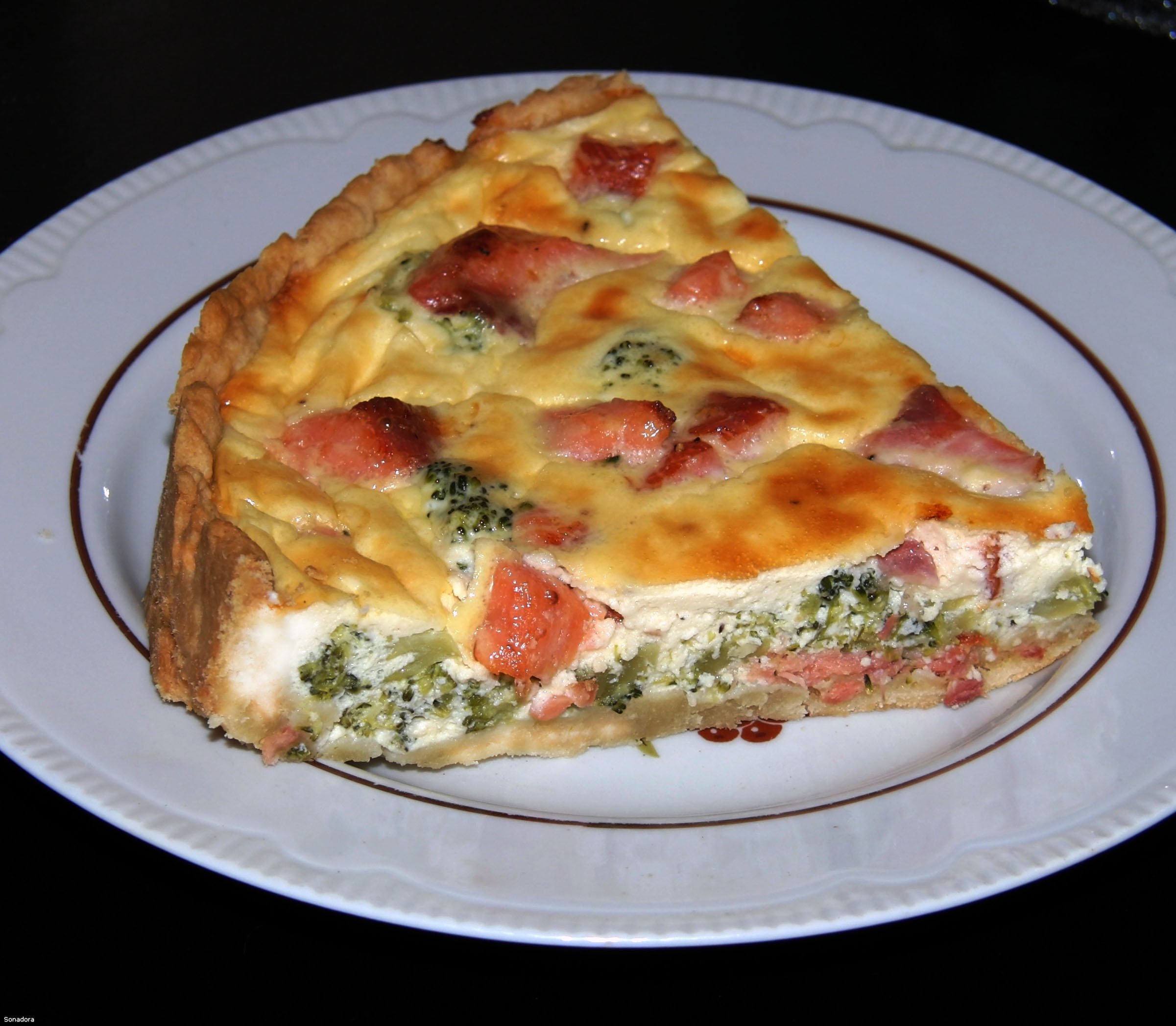 Pastel de salmón, brócoli y requesón