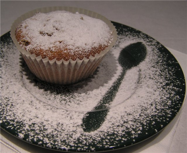 Curd cake with raisins and dried apricots