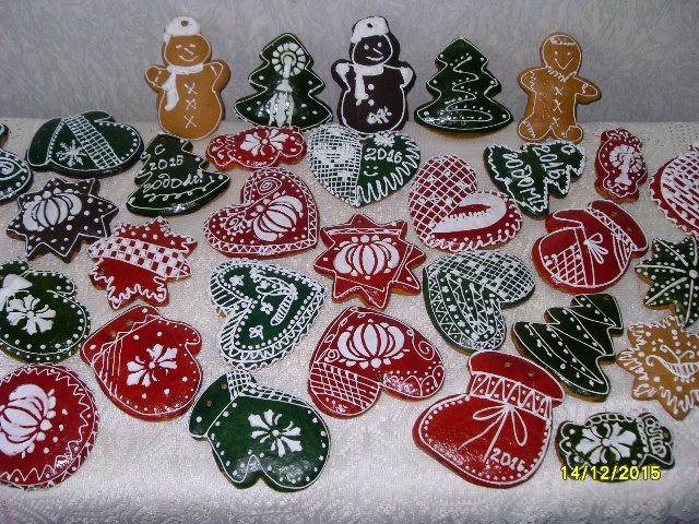 Pinalamutian namin ang cookies ng gingerbread, cookies