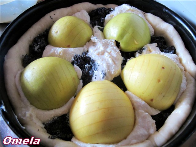 Pastel de requesón y amapola con manzana