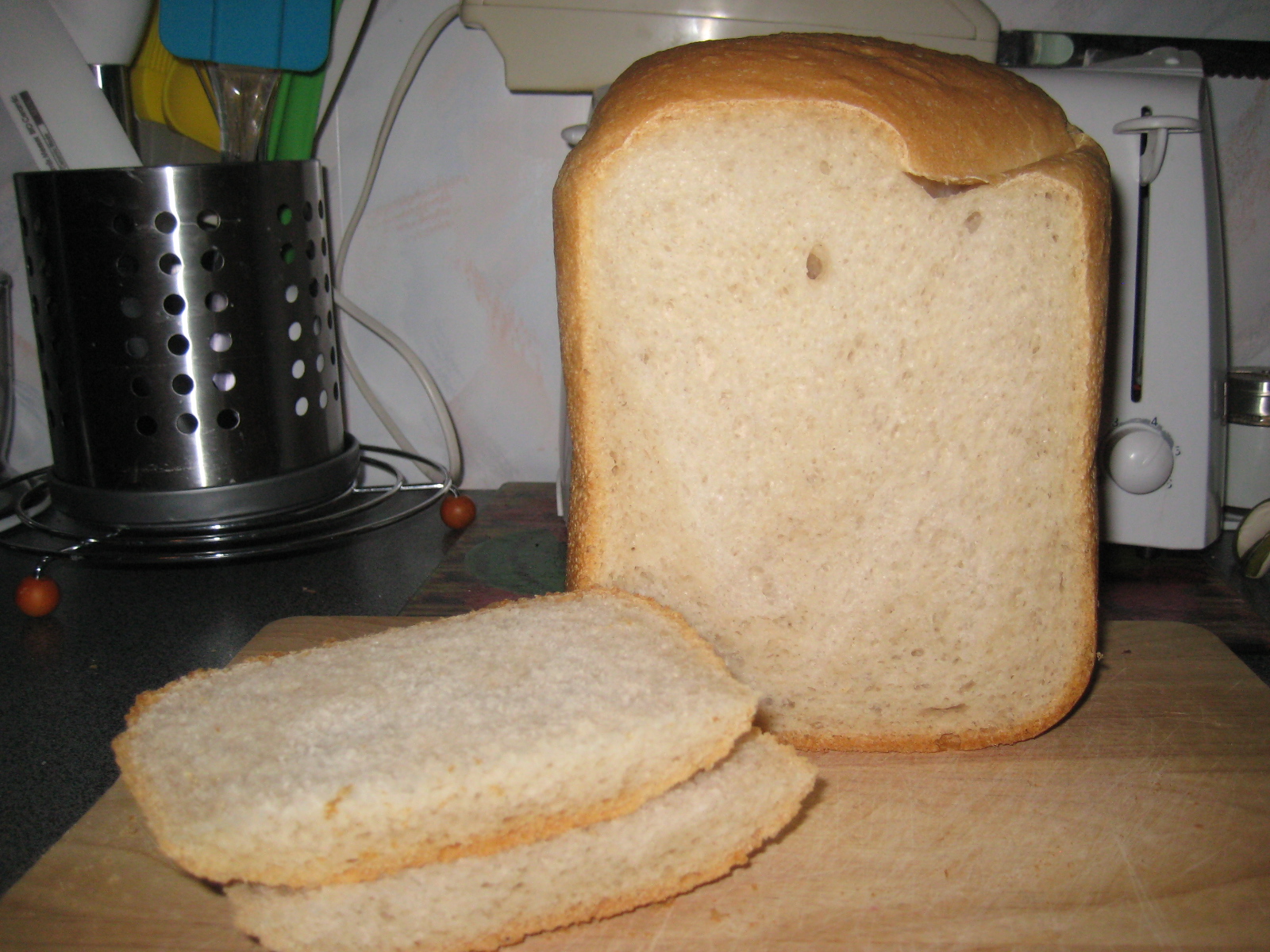 Frans zuurdesembrood in een broodbakmachine