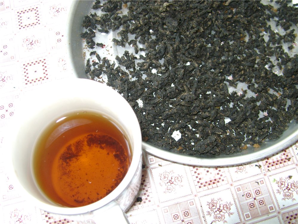 Fermented tea made from leaves of garden and wild plants (master class)