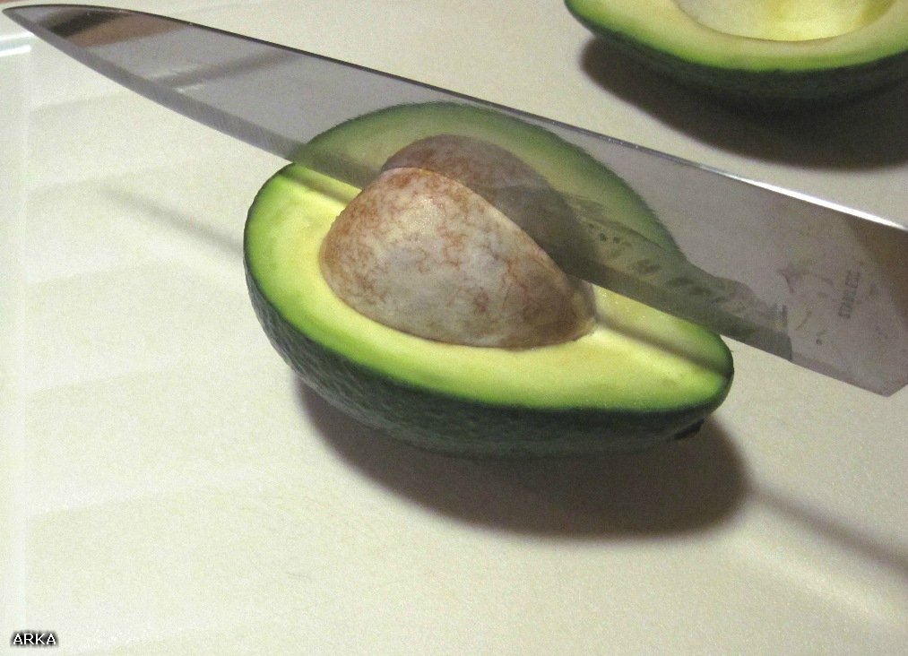 Salade van gerookte vis en avocado