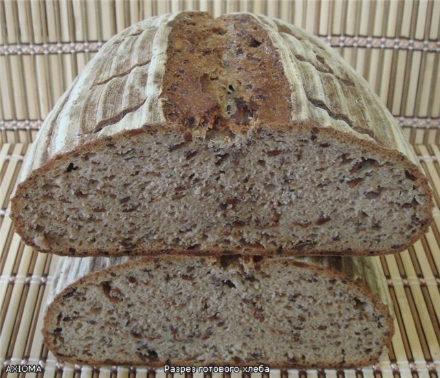 Pan de masa madre de centeno aromático en el horno