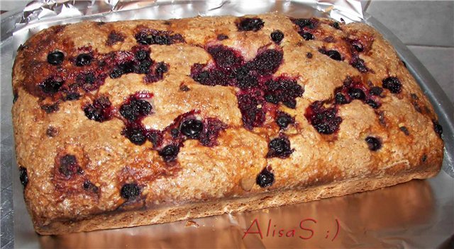 Curd cake with raisins and dried apricots