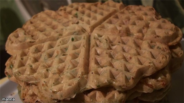 Zucchini pancake sa isang waffle iron