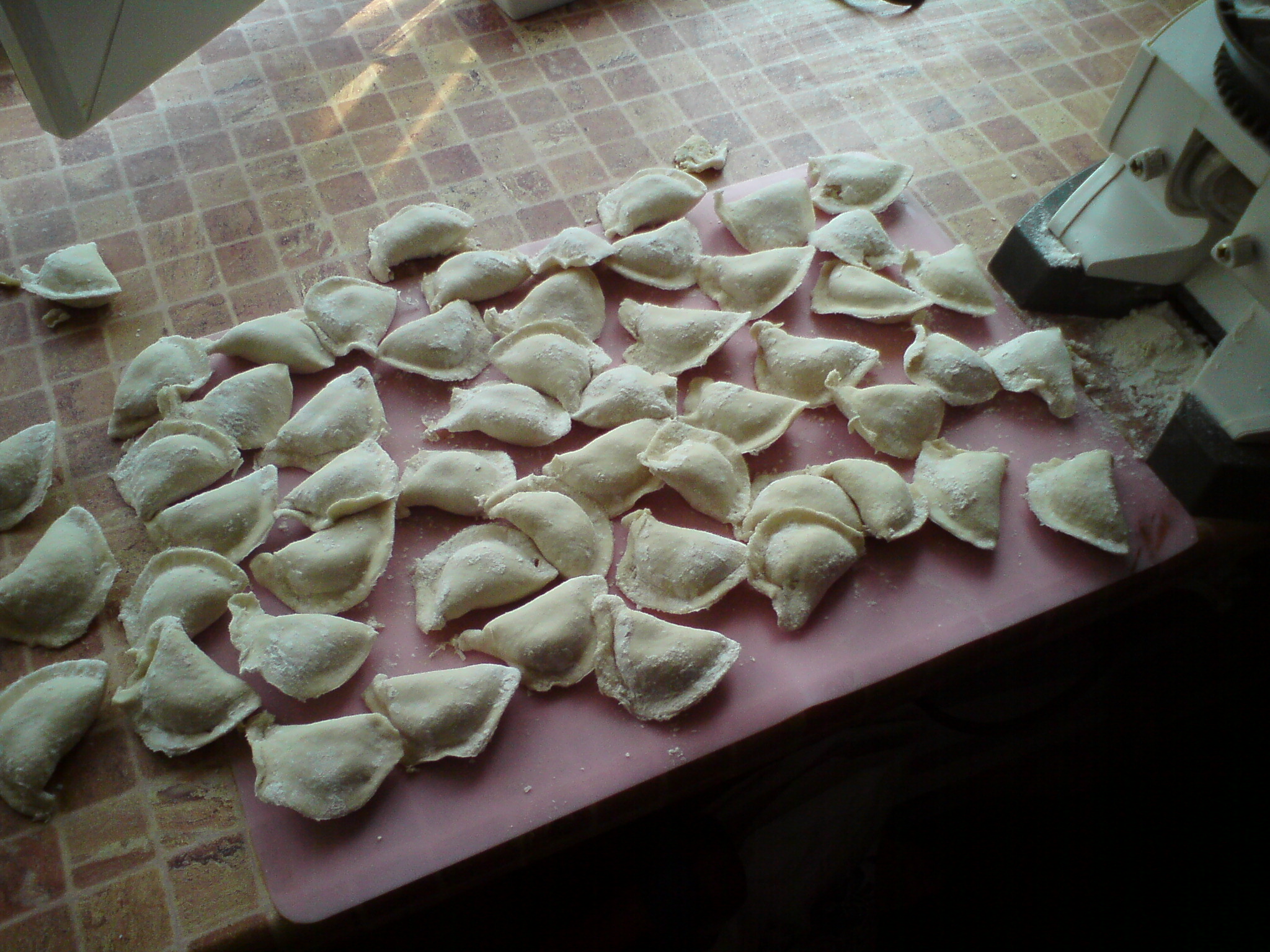 Màquina per fer boletes, raviolis