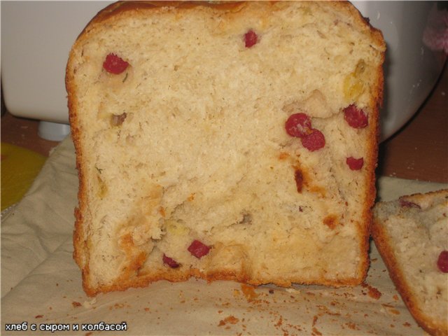 Pane con formaggio e salsiccia 50:50