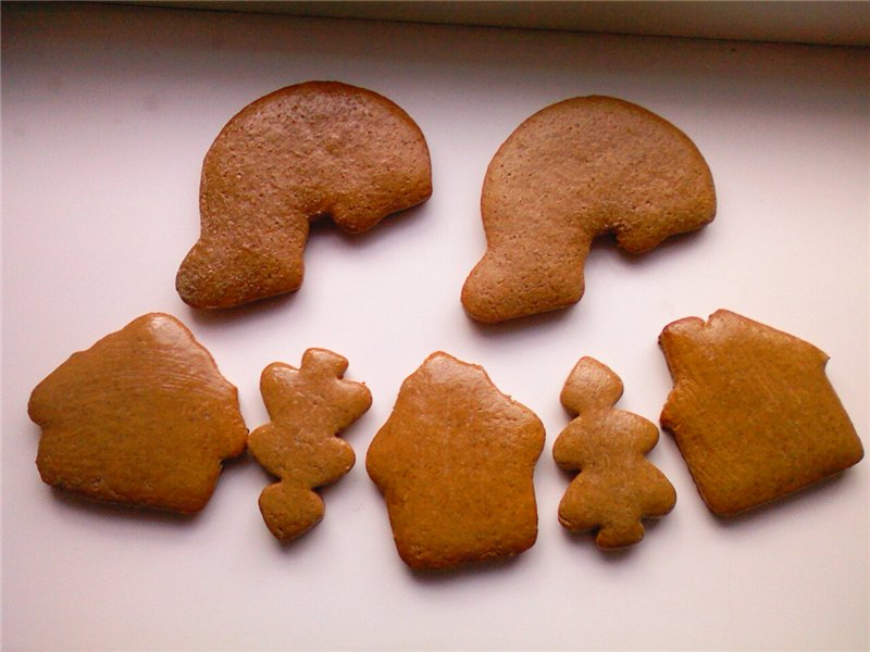 We decorate gingerbread cookies, cookies