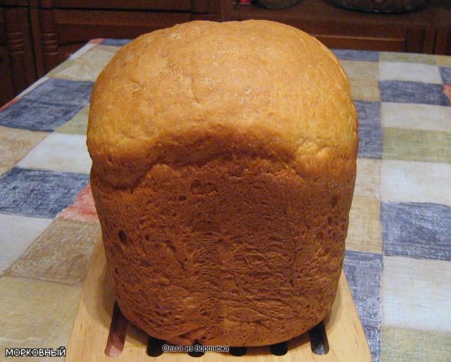 Gulrotbrød med bakt melk i en brødmaker