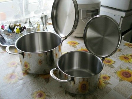 Cooking utensils (pots, pans, lids)